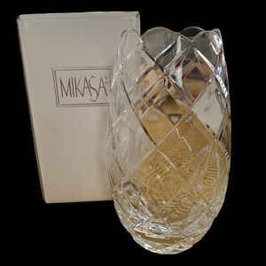 Mikasa crystal vase 5 1/2”